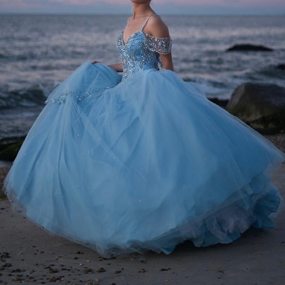 Sky blue Quince dress - Picture 1 of 3